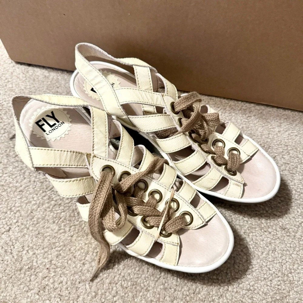 Fly London YAZ Platform Wedge Sandals Womens 39 8 Cream Lace Up Leather